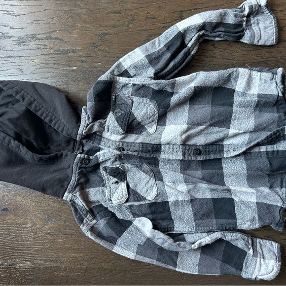 Size 4 toddler boys t-shirt lot. 8 items. Mix of amazing brands - Picture 6 of 7